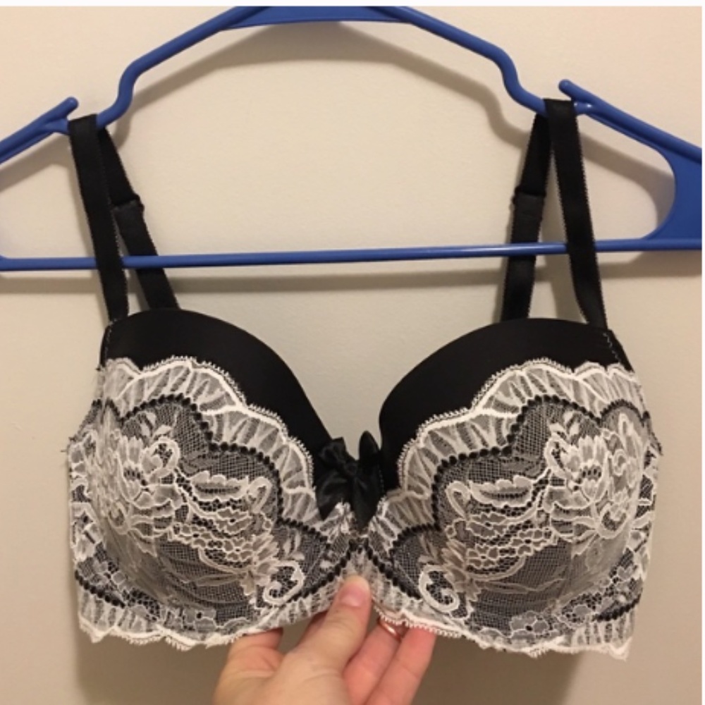 NWOT Victoria's Secret bra.